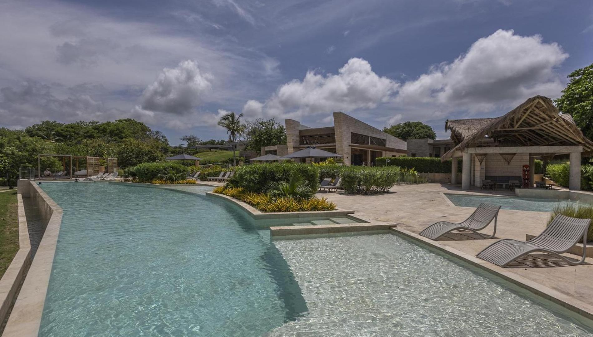 Modern With 2 Bedroom Bbq And Views *