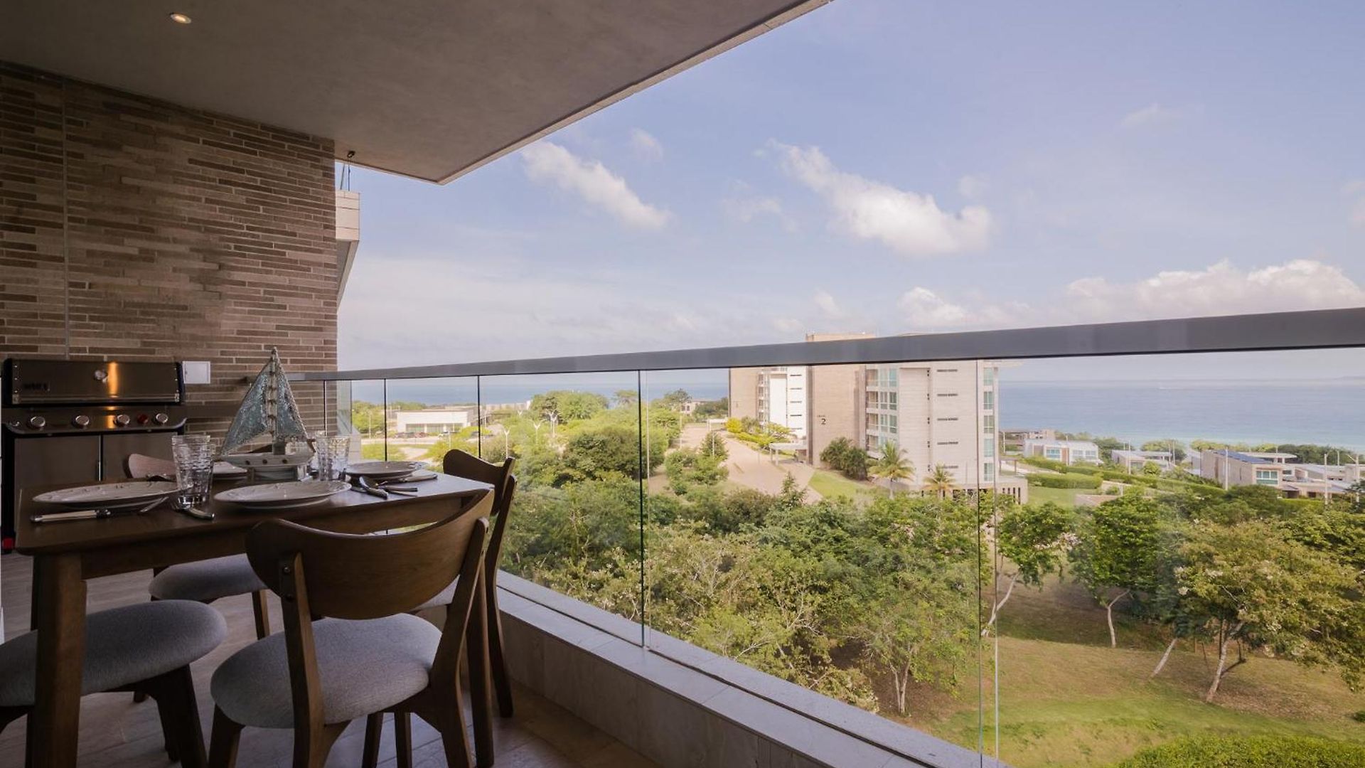 Modern With 2 Bedroom Bbq And Views