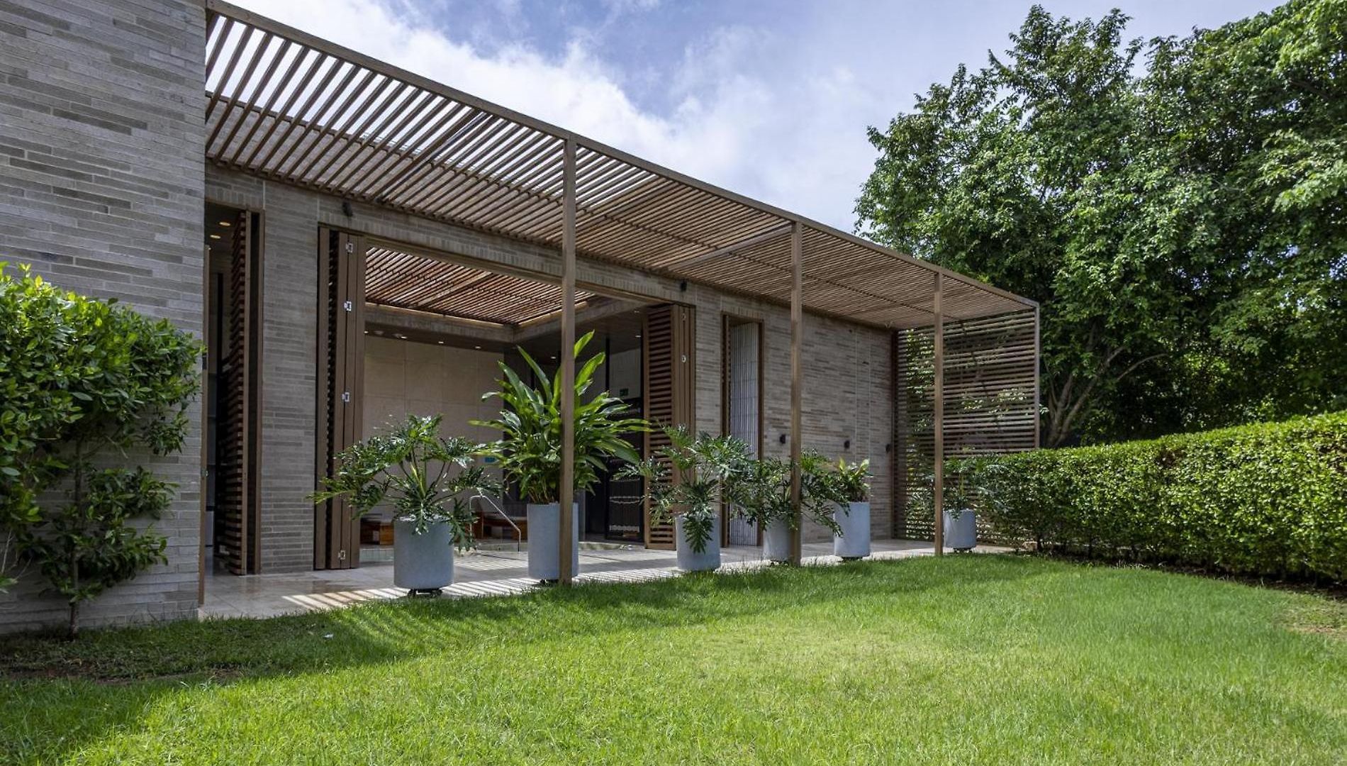 Modern With 2 Bedroom Bbq And Views