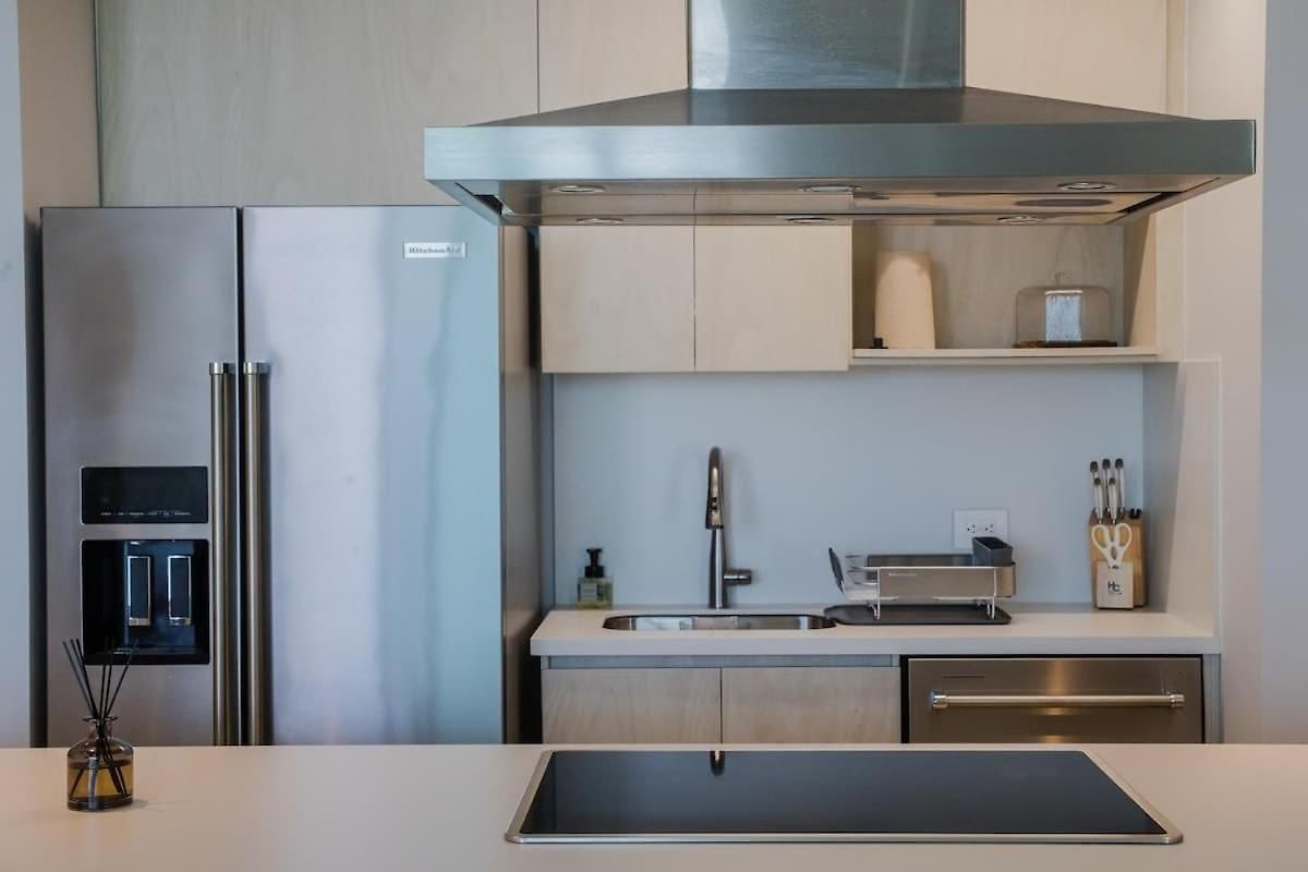 Modern With 2 Bedroom Bbq And Views *