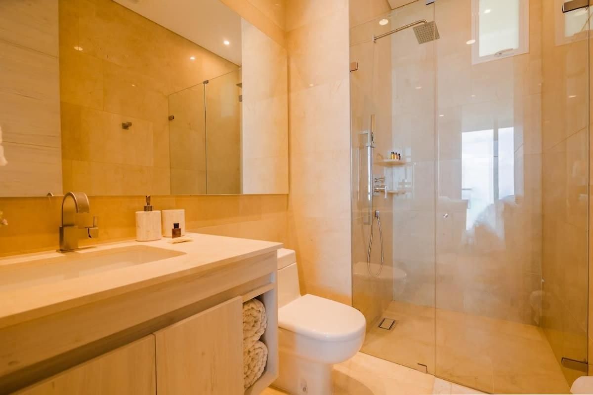 Modern With 2 Bedroom Bbq And Views *