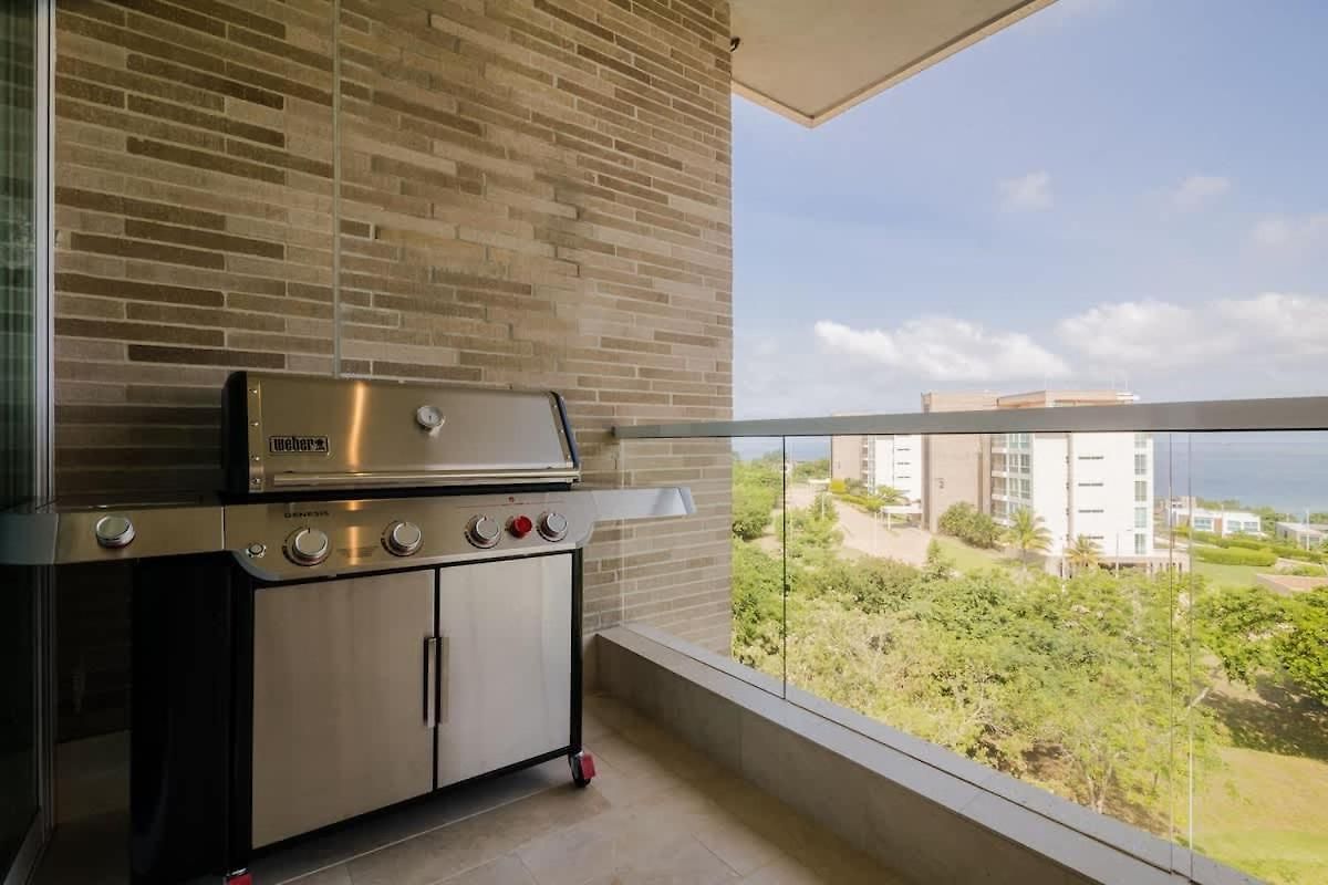 Modern With 2 Bedroom Bbq And Views *