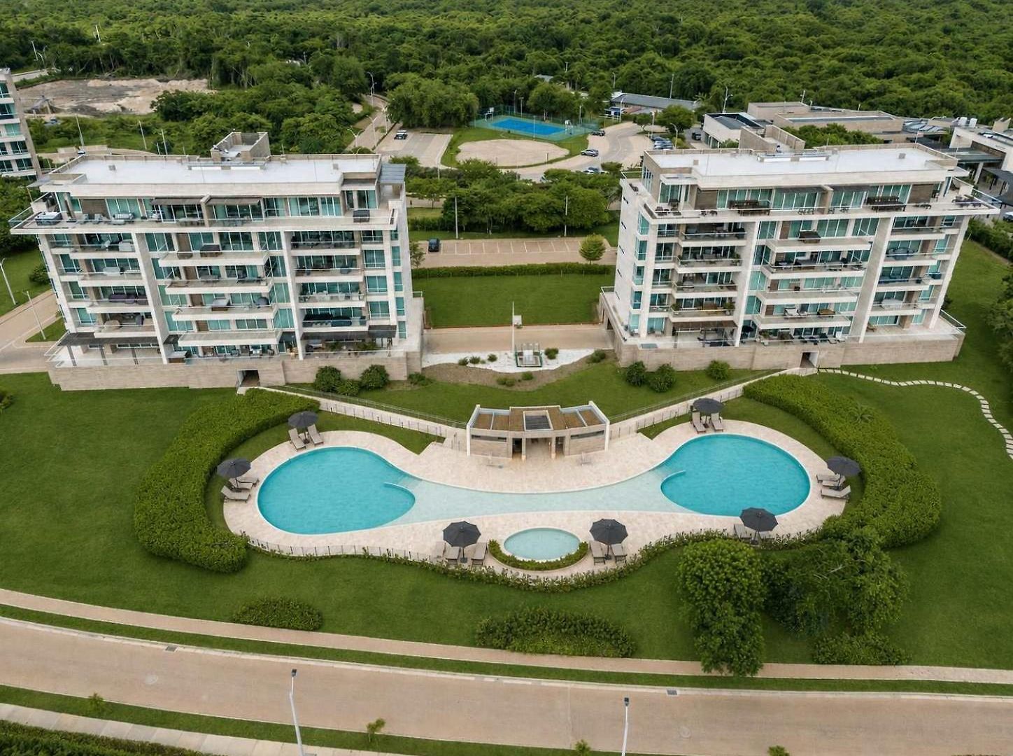 Modern With 2 Bedroom Bbq And Views