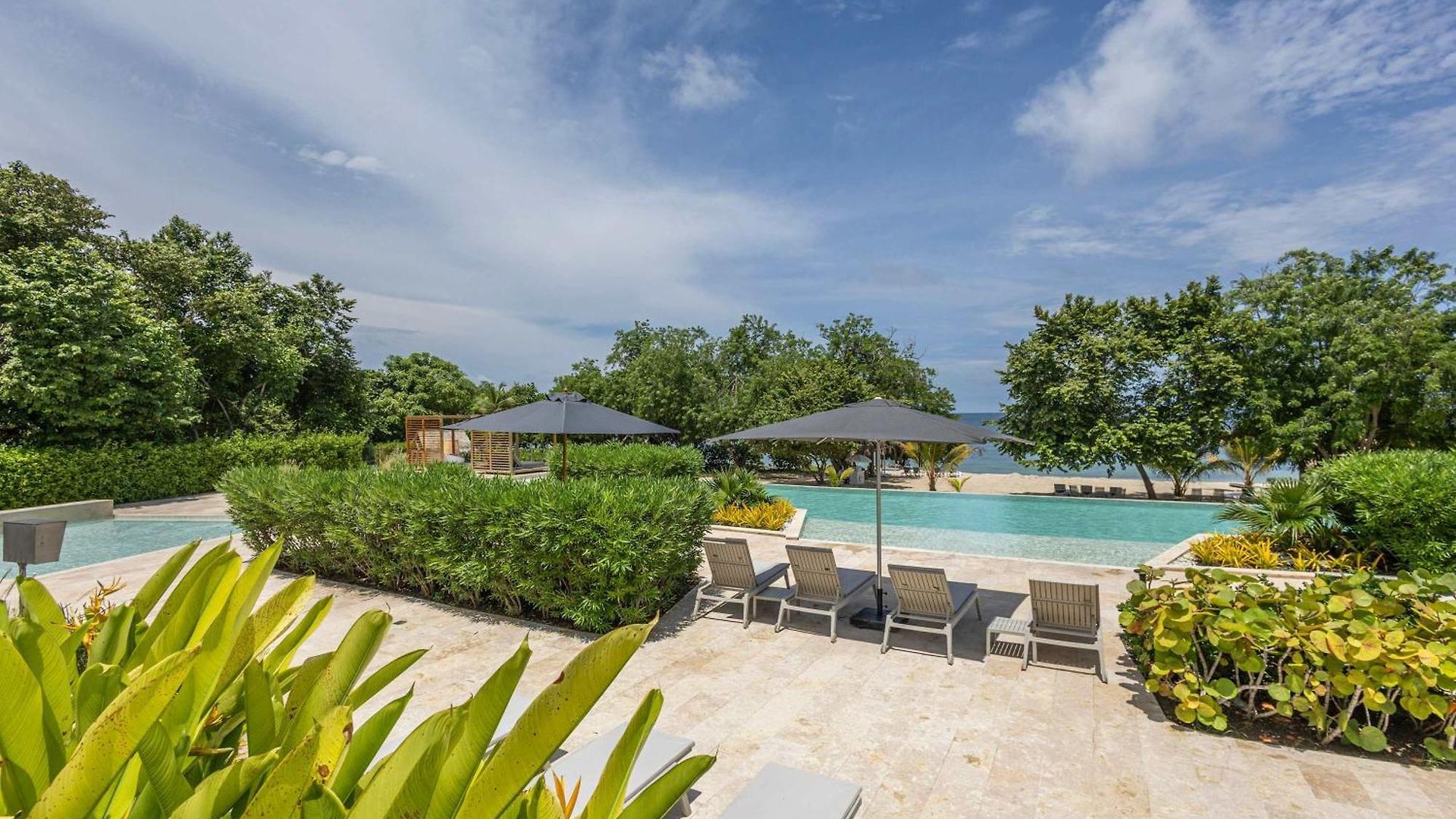 Modern With 2 Bedroom Bbq And Views *