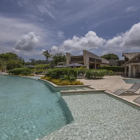 Modern With 2 Bedroom Bbq And Views *