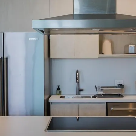 Modern With 2 Bedroom Bbq And Views *