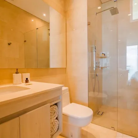 Modern With 2 Bedroom Bbq And Views *